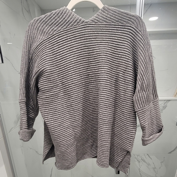 Grey Knit Sweater - Picture 4 of 4